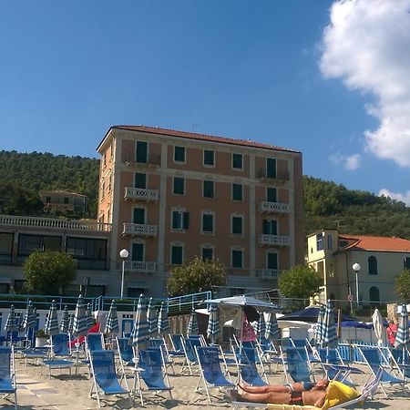 נולי Hotel Monique מראה חיצוני תמונה