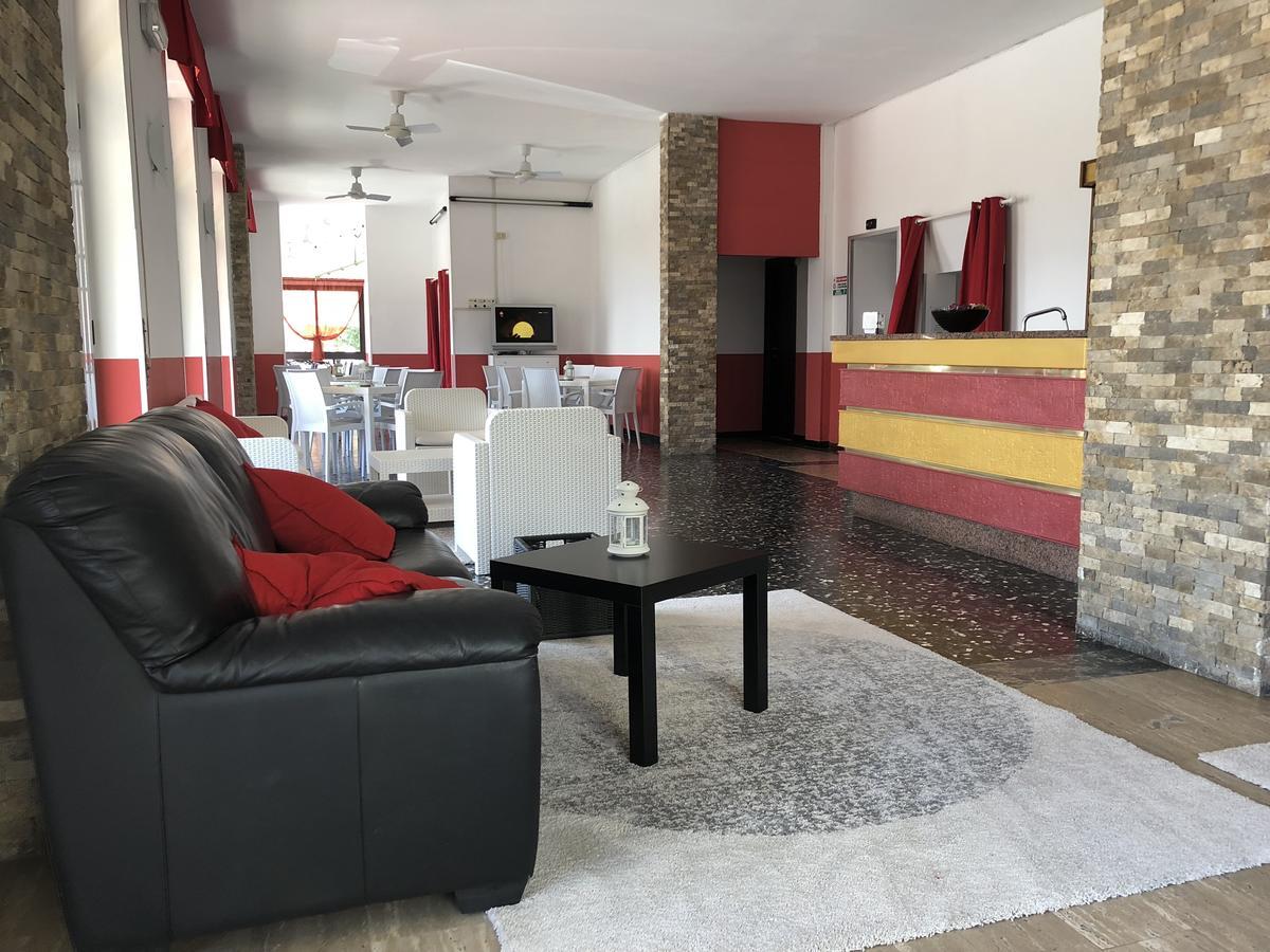 נולי Hotel Monique מראה חיצוני תמונה