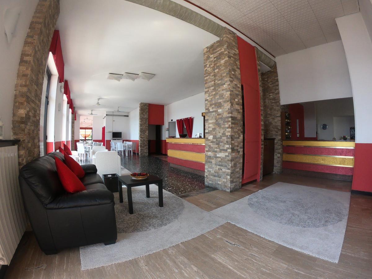 נולי Hotel Monique מראה חיצוני תמונה